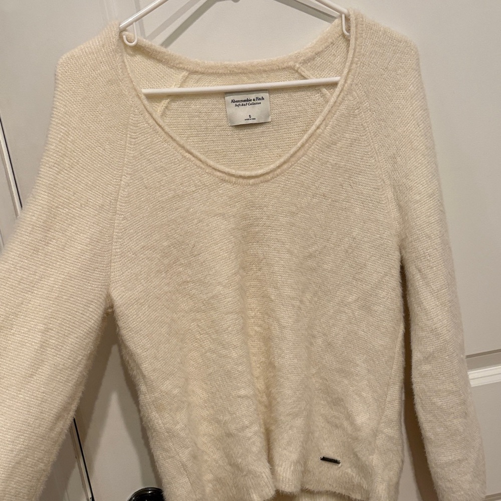 Abercrombie & Fitch Women's Cream V-Neck Sweater